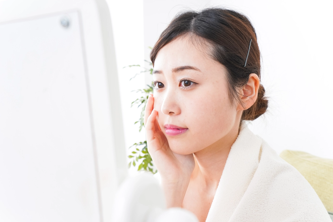 悩んでいる女性