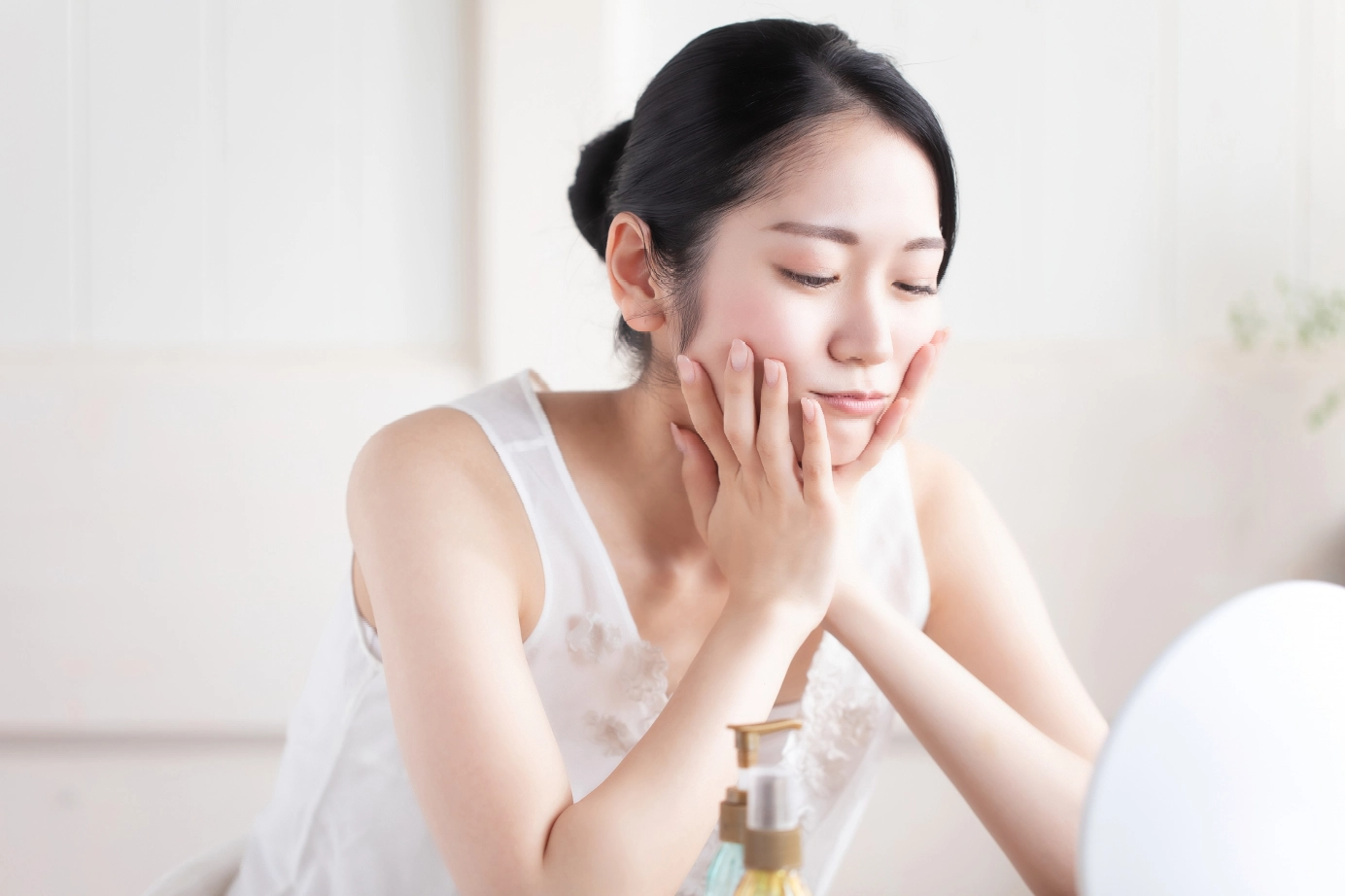 悩んでいる女性